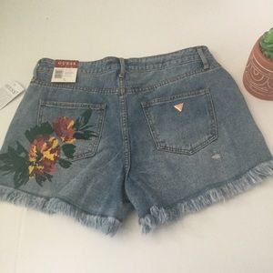 GUESS FRAY HEM DISTRESSED DENIM SHORTS